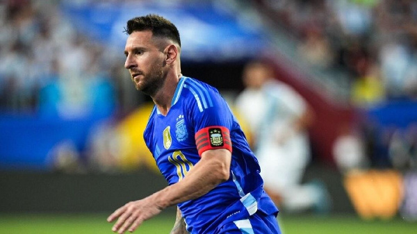 Интересное турне: сколько стоит фото с Месси в Индии?