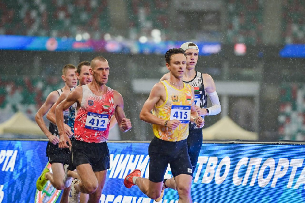Стайеры Чаховский и Савина стали первыми чемпионами страны по легкой атлетике