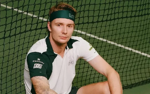 "Хулиган на корте": Бублик стал героем нового Tatler Казахстан