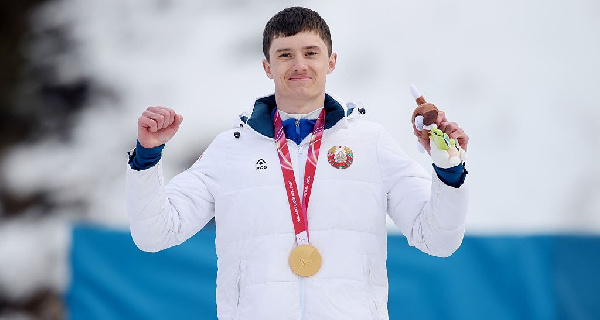 Белорусский лыжник Роман Свириденко выиграл золото Паралимпиады-2026!