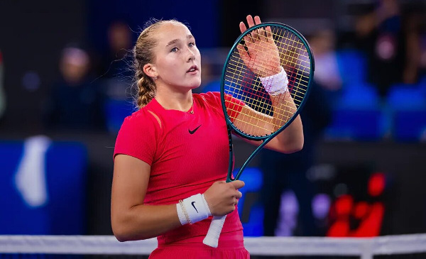 Мирра Андреева уверенно вышла в четвертьфинал турнира в Брисбене