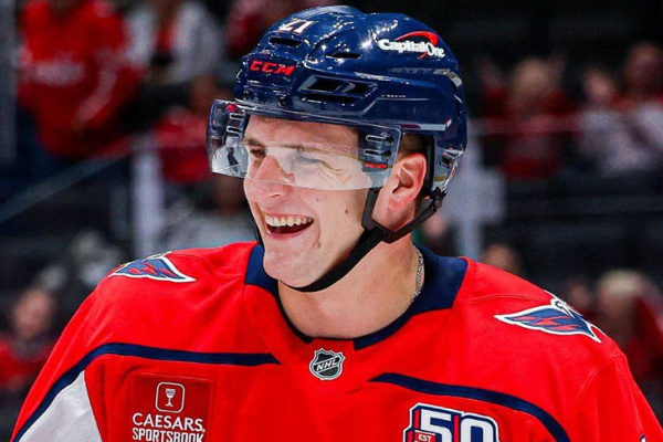 "Вашингтон" одержал непростую победу над "Вегасом": Протас оформил два ассиста — ВИДЕО