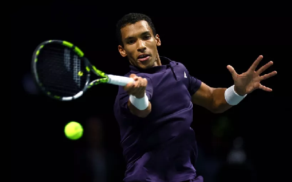 Феликс Оже-Альяссим совершил камбэк и остался в игре на Итоговом турнире ATP