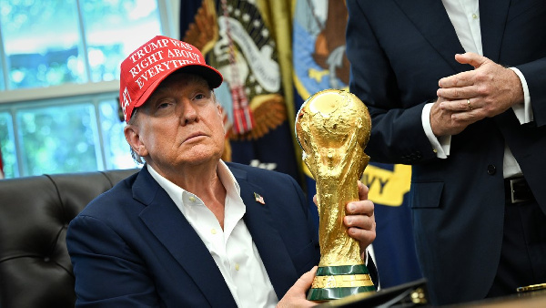 Трамп не поедет на первый матч сборной США на ЧМ-2026: недавно он оскандалился на баскетболе