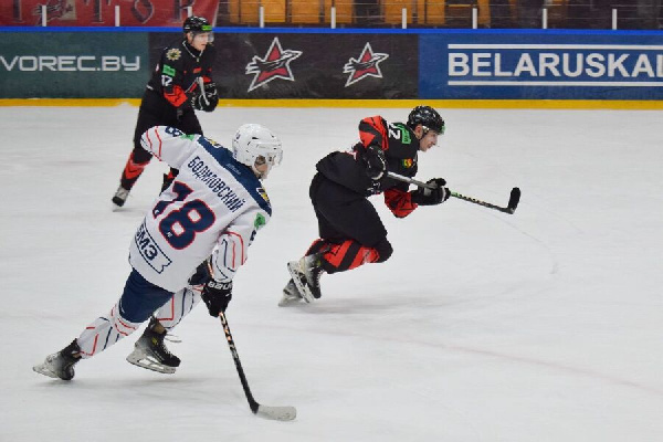 "Авиатор" забросил четыре шайбы за период, но все равно уступил "Металлургу"