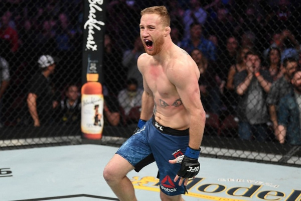 Джастин Гейджи нокаутировал Дастина Порье на UFC 291
