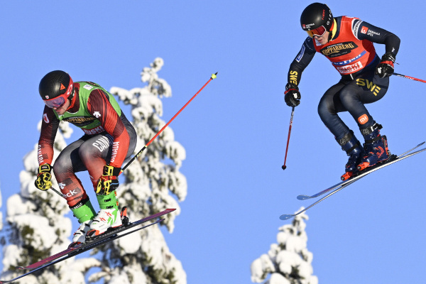 Лыжники из сборной Швеции попали в ДТП по пути на горный сбор