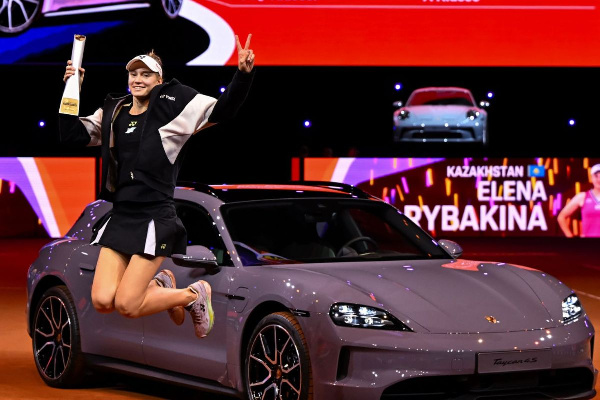 Рыбакина рассказала, ездит ли на выигранном в Штутгарте Porsche
