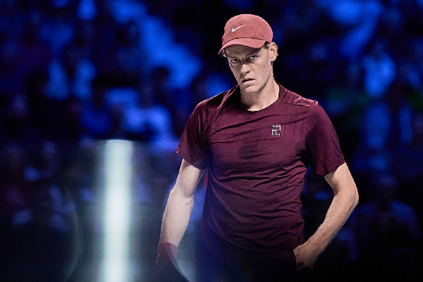 Янник Синнер уничтожил Александра Зверева и вышел в финал турнира в Париже