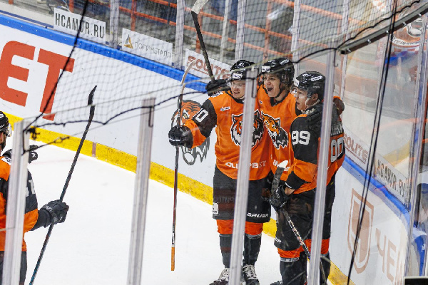 "Амур" дома одержал сухую победу над тольяттинской "Ладой"