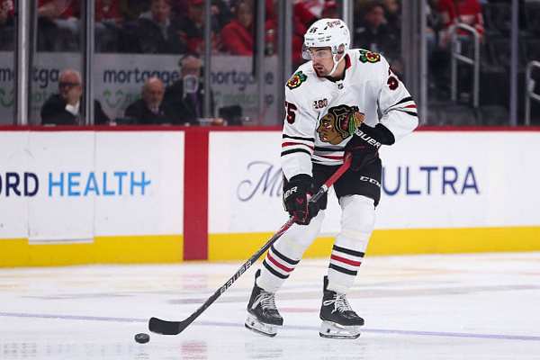 Левшунов помог "Чикаго" вернуться в матч с 0:3 и победить "Анахайм"