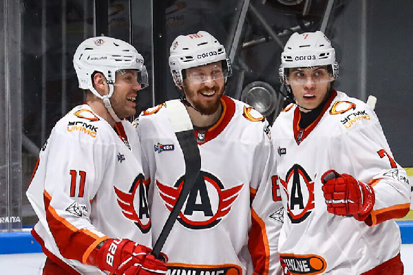 "Неудачная шутливая коммуникация": в "Автомобилисте" высказались об отстранении Спронга