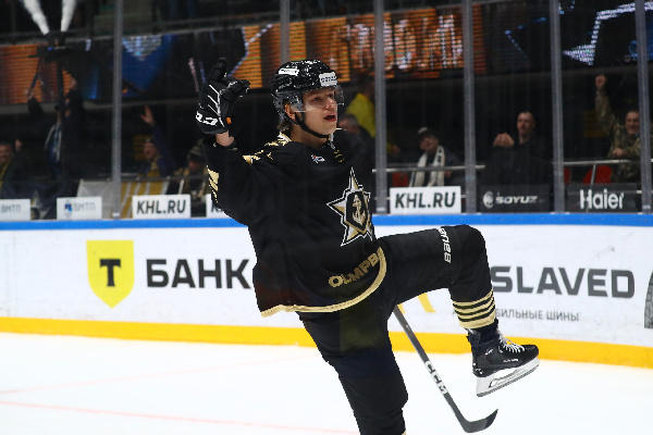 Белорусский форвард "Адмирала" рассказал, к чему невозможно привыкнуть в КХЛ