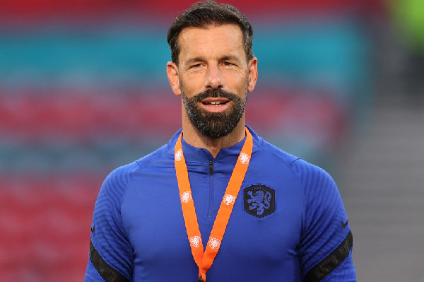 В тренерский штаб сборной Нидерландов войдёт легендарный форвард
