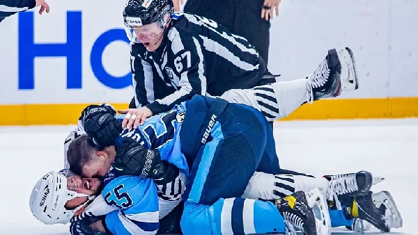 Два хоккеиста дисквалифицированы по итогам матча "Сибирь" — "Шанхай Дрэгонс"