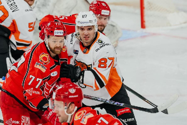 Ассист Горбунова принес "Автомобилисту" волевую победу над "Амуром" Гальченюка