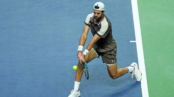 Российский теннисист за 3 с половиной часа вышел в следующий раунд ATP-1000 в Шанхае
