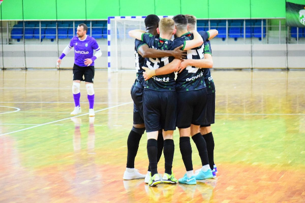 "Столица" забила семь безответных мячей "Бутикавто" и возглавила чемпионат