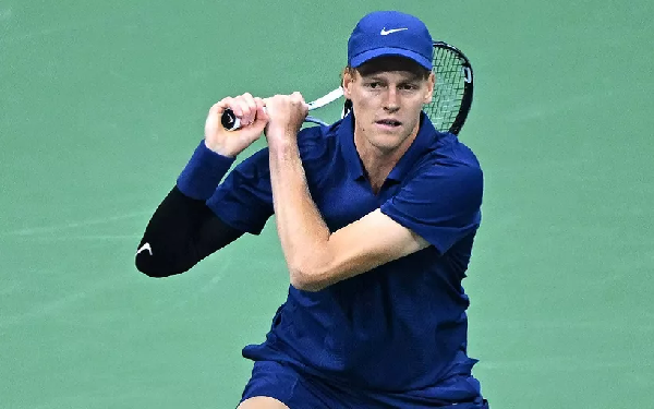 Янник Синнер отдал сет, но "повесил баранку" в решающей партии на турнире в Пекине