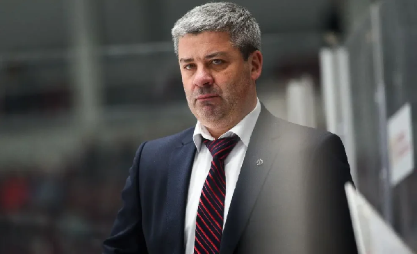 Еще один клуб КХЛ расторг контракт с главным тренером