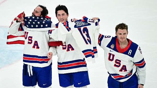 Сборная США почтила память погибшего хоккеиста после победы в финале Олимпиады-2026
