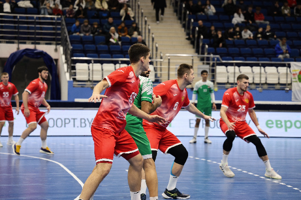 Гандболисты сборной России одержали победу в стартовом матче международного турнира в Минске