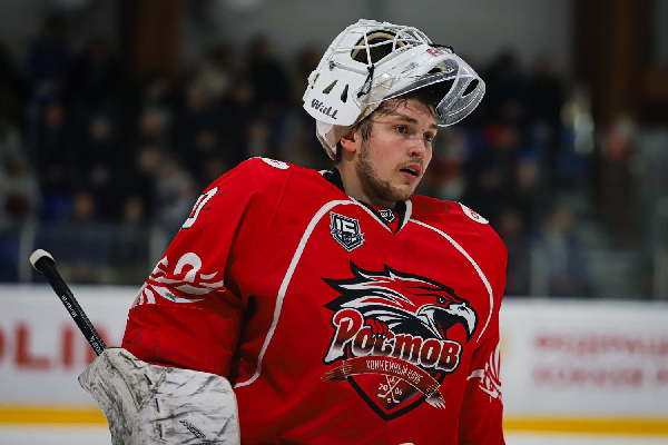 Голкипер, сыгравший против минского "Динамо" в КХЛ, переехал в Солигорск