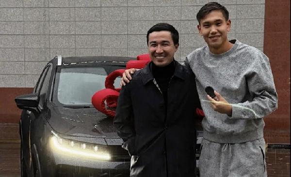 18-летний вратарь "Кайрата" после матча с "Реалом" получил в подарок крутой автомобиль