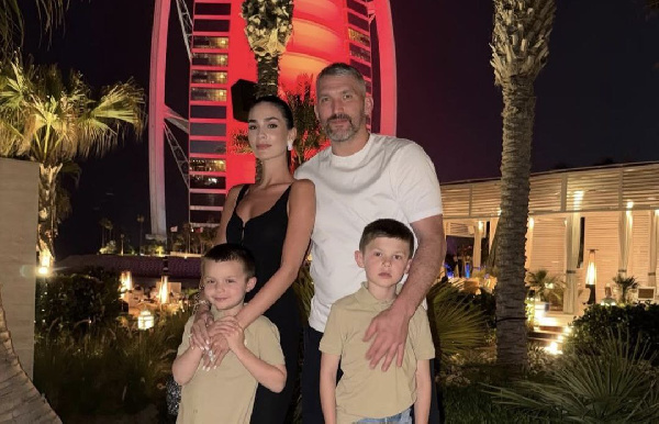 "Включен режим отпуска": жена Овечкина обновила фото из Дубая с семьей