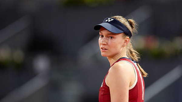 Рыбакина оглядывается: Соболенко отстает от нее в чемпионской гонке WTA менее чем на 100 очков