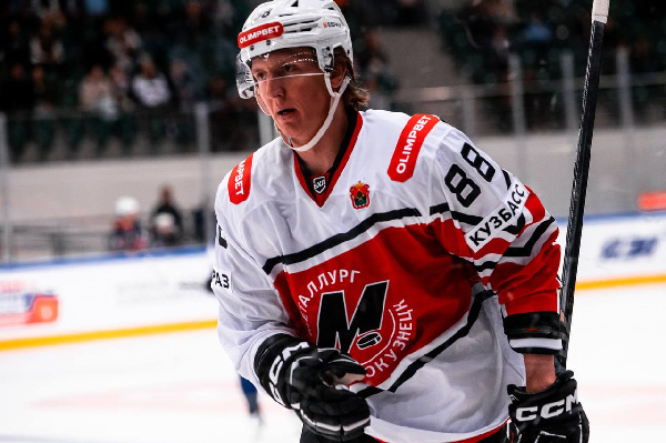 Рекордсмен экстралиги Михаил Шалагин забил лакросс-гол в матче ВХЛ