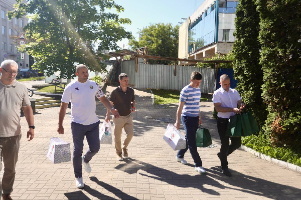 Ганчаренко, Булойчик и представители Минспорта посетили в РНПЦ детей, обстрелянных БПЛА в Брянской области