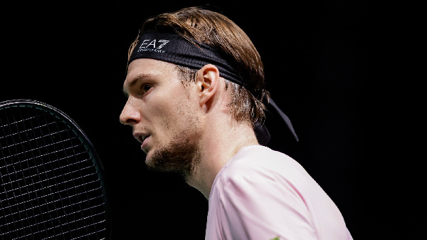 Бублик обыграл второго соперника из топ-6 и вышел в полуфинал "Мастерса" в Париже