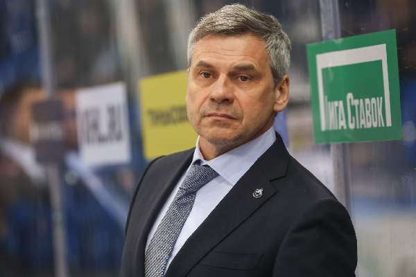 Дмитрий Квартальнов: "Надо бросать не в живот вратарю, а хотя бы в сторону"