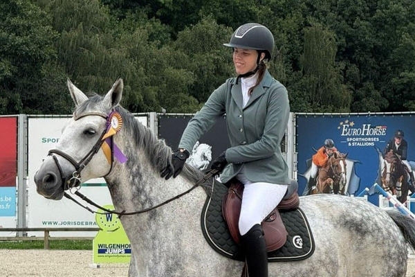 22-летняя всадница погибла после удара лошади в Бельгии