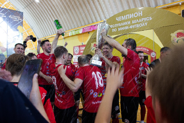 Игрок "Витэна" Жигалко рассказал о призовых после победы в чемпионате Беларуси