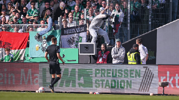 Фанаты украли кабель от VAR во время матча Второй лиги Германии