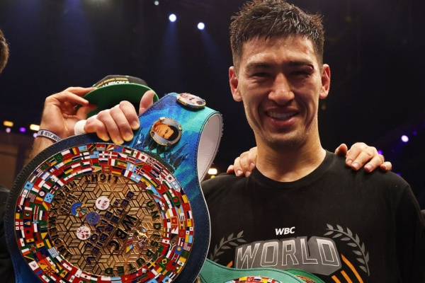 Дмитрий Бивол стал абсолютным чемпионом мира в полутяжелом весе