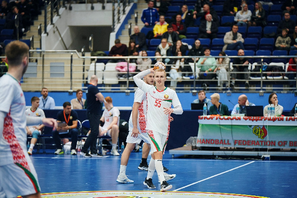 Вторая сборная Беларуси едва не преподнесла сенсацию, минимально уступив сборной России