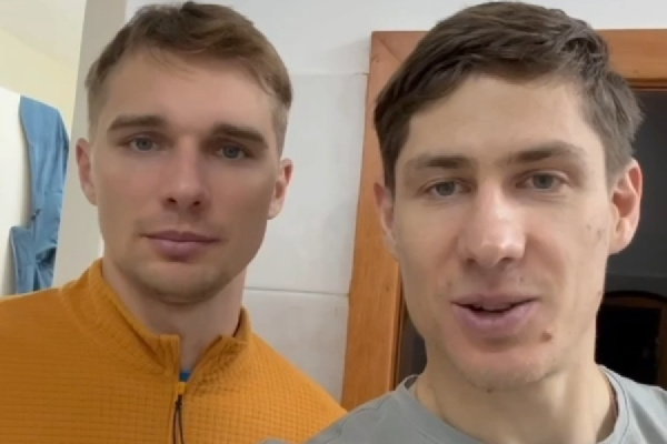 Последовал за сыном: Антон Смольский пришел на стрижку к Эдуарду Латыпову