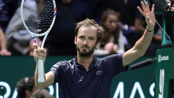 Медведев вышел в 1/4 финала "Мастерса" в Париже и сохраняет шансы на Итоговый турнир