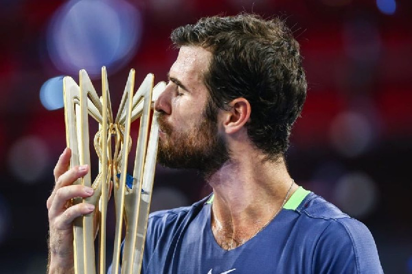 15-я ракетка мира Карен Хачанов взял первый титул ATP за пять лет