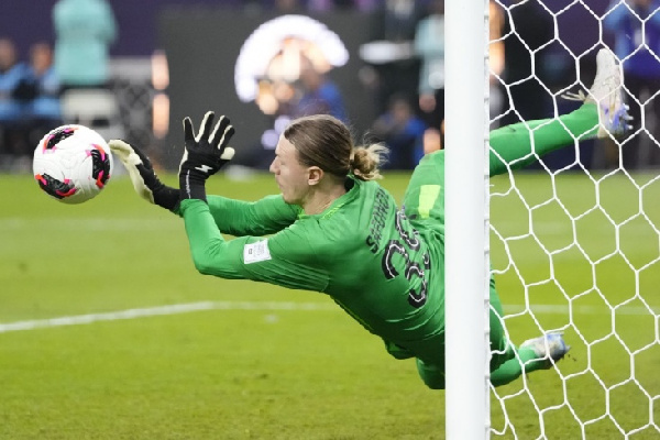 Футболку российского голкипера ПСЖ продали на аукционе за € 2650