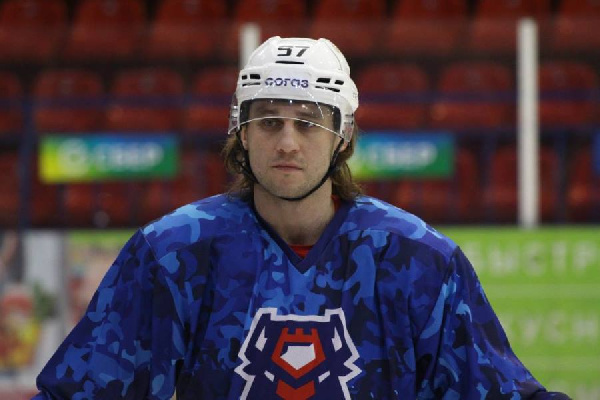 Экс-игрок КХЛ отметился заброшенной шайбой в дебютном матче за "Брест"
