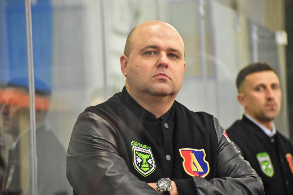 "Стоят возле раздевалки": Главный тренер "Лиды" высказался о хоккейном буме в городе