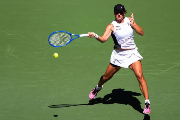 Швёнтек не без труда вышла в 1/8 финала на US Open 2025