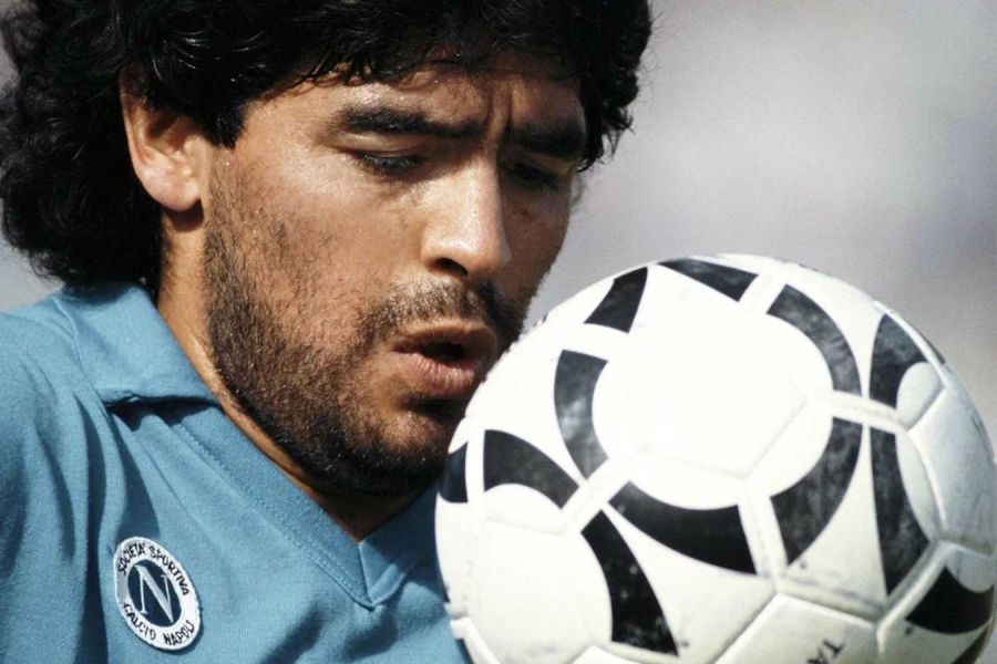 "Наполи" выпустил ролик с Марадоной и чемпионским трофеем