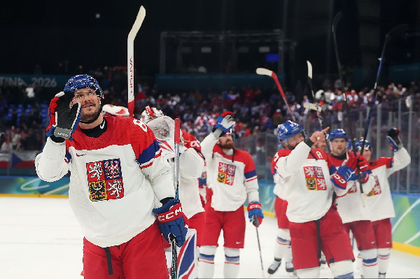 Сборная Чехии в результативном матче добыла победу над командой Франции на ОИ-2026