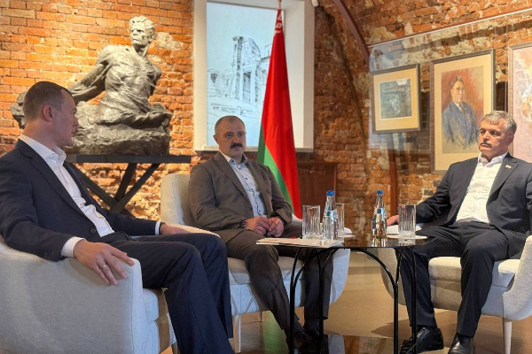 Виктор Лукашенко в Бресте провел встречу с Михаилом Дегтяревым