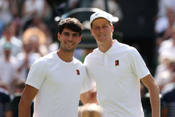 Личный видеограф: Алькарас снимал попытки Синнера прыгнуть в бассейн с трамплина 